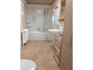 Das Badezimmer vom Fenster aus