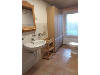 Das Badezimmer von der Badewanne aus