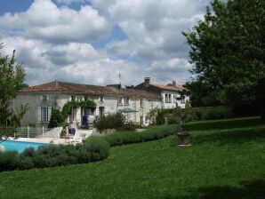 Holiday house Beautiful holiday home with private pool - Saint-Bris-des-Bois - image1