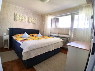 Schlafzimmer frisch renoviert