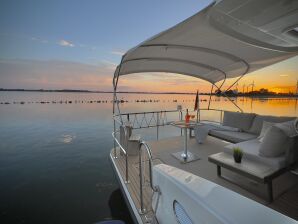 Hausboot Motoryacht  „Futura“, Urlaub im Yachthafen - Burgstaaken - image1