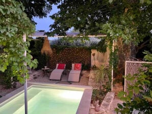 Rustig gelegen huisje in een gehucht met verwarmd zwembad – 401 SAT