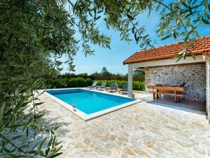 Ferienhaus Holiday house Antonia with pool - Galovac - image1