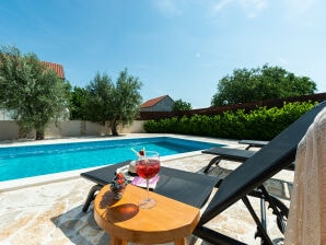 Ferienhaus Holiday house Antonia with pool - Galovac - image1