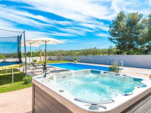 Holiday house Tina with jacuzzi and pool - Raštane gornje - image1