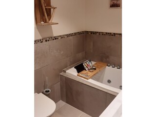 Whirlpool-Badewanne Zutritt vom Hauptschlafzimmer