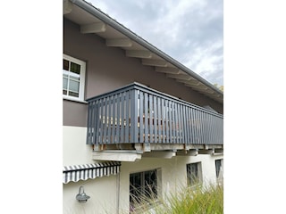 „Sonnige Aussichten: Ihr privater Balkon zum Entspannen