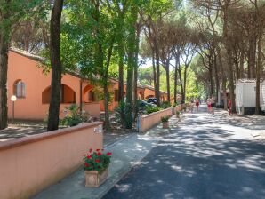 Holiday park Geräumiger Bungalow auf einem Campingplatz - Lido di Spina - image1