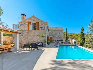 Stone property in traditional Dalmatian style