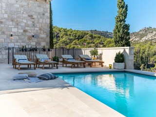 Sundeck area with 4 sundeck chairs,with sea and pool