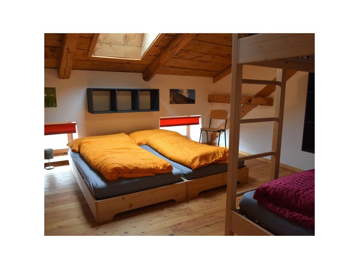 Schlafzimmer 2