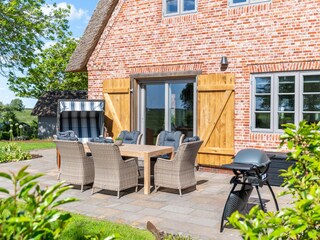 Terrasse mit gemütlicher Sitzgruppe, Strandkorb