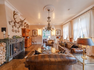 Hotel-Lobby & Kaminzimmer