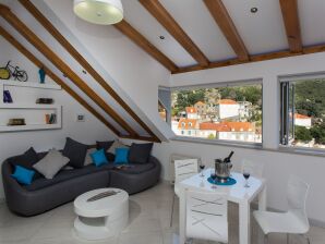 Mali Skoj Apartment - Two-Bedroom Apartment with Sea View