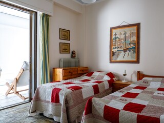 Zweites Zimmer mit zwei Einzelbetten
