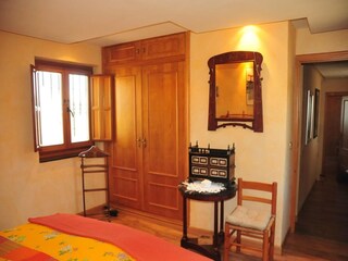 Farmhouse Dueñas Features 30