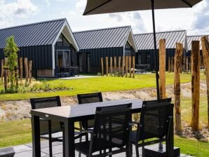 Moderne Lodge am Wasser