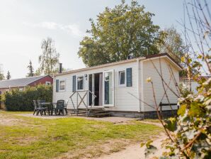 Holiday park Schönes Chalet in einem Ferienpark mit Swimmingpool am Leukermeer - Geijsteren - image1