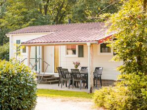 Cozy chalet with covered terrace in a holiday park on the Leukermeer - Geijsteren - image1