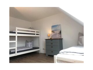 SZ 3 mit Etagenbett, Einzelbett & Fernseher