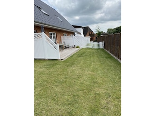 Garten in Südlage mit großer Terrasse