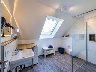 Duschbad OG - auf Wunsch mit Wickelauflage