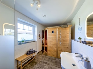 Sauna im Duschbad EG