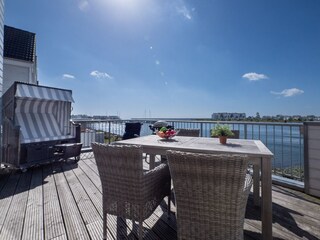 Strandkorb und Weber Elektro Grill gehört natürlich dazu