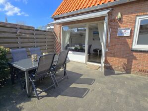 Holiday house Cozy holiday home in a prime location - Domburg - image1