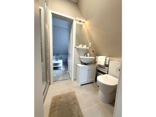 Bad mit Dusche/WC