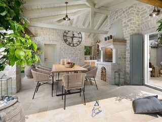 outside dinning area