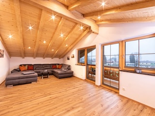 Wohnbereich mit Ostbalkon