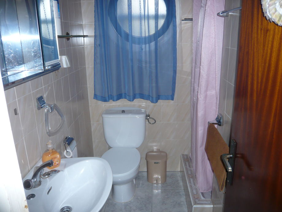 wohnzimmer palmenarten:Dusche 80×80 Bett 90×180- 2x Schrank Schiebetüren und 2 Nachttische wohnzimmer palmenarten:Dusche 80×80 Bett 90×180- 2x Schrank Schiebetüren und 2 Nachttische