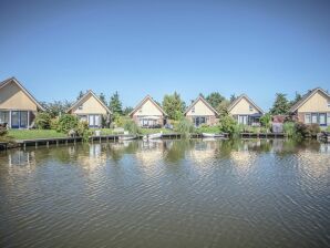 Holiday park Beautiful house with jetty near IJsselmeer - Medemblik - image1