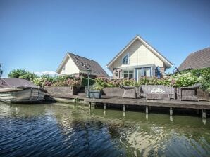 Holiday park Schönes Ferienhaus mit Bootssteg am IJsselmeer - Medemblik - image1