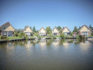 Holiday park Beautiful house with jetty near IJsselmeer - Medemblik - image1