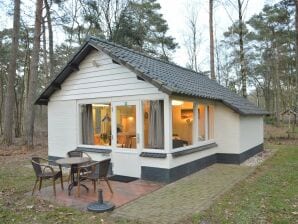 Vakantiehuis Geheel vrijstaande bungalow op een natuurrijkpark aan een groot ven - Stramproy - image1