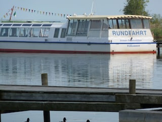 Die Steinhude fährt Sie übers Meer