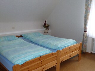 2. Schlafzimmer( Anfrage