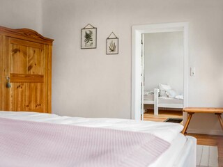 Schlafzimmer mit Doppelbett