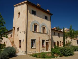 Apartment Grazioso appartamento con piscina in comune - Gambassi Terme - image1