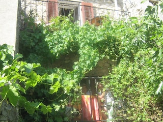 Südseite Maison Village mit Schatten- und Sonnenbalkon