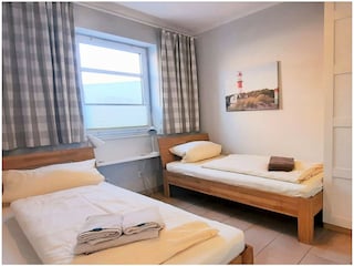Schlafzimmer 2 mit 2 Einzelbetten