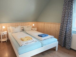 Schlafzimmer 2