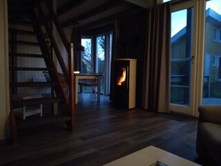 Kaminfeuer in der Abenddämmerung