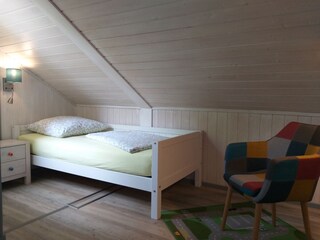 Kinderbett mit  Spielecke