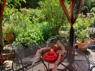 kleine Sitzecke FeWo A überdacht