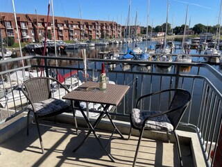 Balkon - Blick in den Hafen