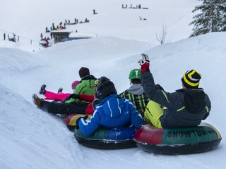 Snowtubing-und-Reifenrutschen-bei-Staffnerhof