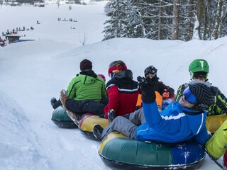 Reifenrutschen-bei-Staffnerhof-Ferienwohnungen